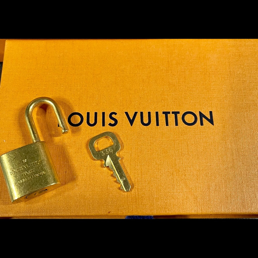 EUC Louis Vuitton Solid Brass Padlock and Key. #336